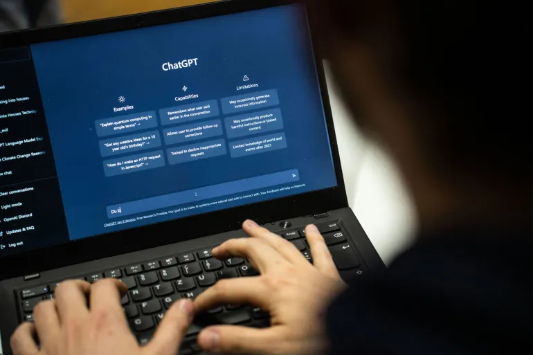 أهم 5 أدوات ذكاء اصطناعي لتصميم المواقع الإلكترونية فعالة ومجربة